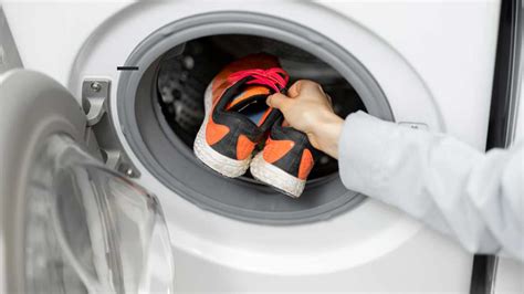 how to wash muddy shoes in the washing machine